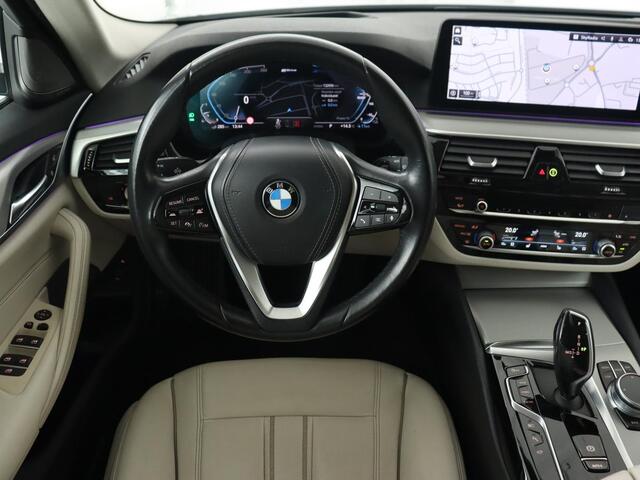BMW 5-SERIE 530e xDrive High Executive | Head-Up | Leder | Adaptive cruise | Stoelverwarming | 360 Camera | Harman/Kardon | Carplay | Live Cockpit | Laserlicht | Navigatie | Parkeerhulp | PHEV | Plug In