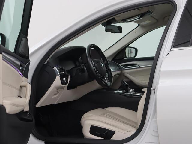 BMW 5-SERIE 530e xDrive High Executive | Head-Up | Leder | Adaptive cruise | Stoelverwarming | 360 Camera | Harman/Kardon | Carplay | Live Cockpit | Laserlicht | Navigatie | Parkeerhulp | PHEV | Plug In