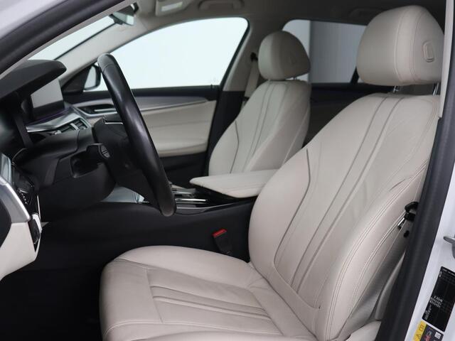 BMW 5-SERIE 530e xDrive High Executive | Head-Up | Leder | Adaptive cruise | Stoelverwarming | 360 Camera | Harman/Kardon | Carplay | Live Cockpit | Laserlicht | Navigatie | Parkeerhulp | PHEV | Plug In