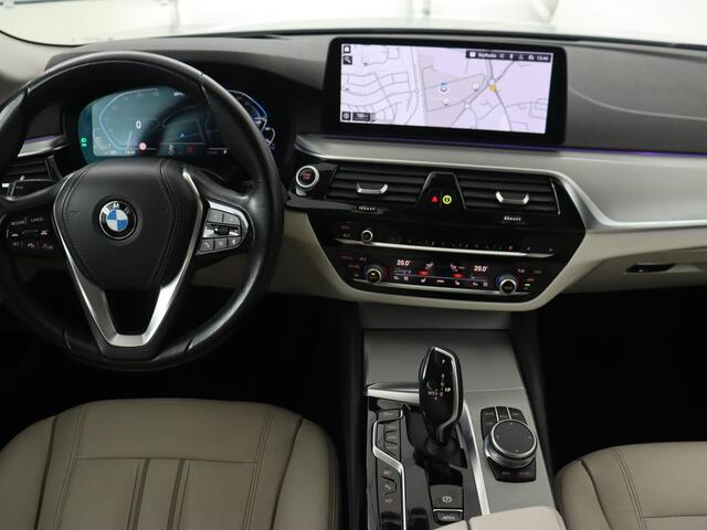 BMW 5-SERIE 530e xDrive High Executive | Head-Up | Leder | Adaptive cruise | Stoelverwarming | 360 Camera | Harman/Kardon | Carplay | Live Cockpit | Laserlicht | Navigatie | Parkeerhulp | PHEV | Plug In