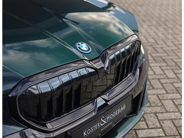 BMW 5-SERIE Touring 550e xDrive | Oxford Green - Pano - Trekhaak - B&W