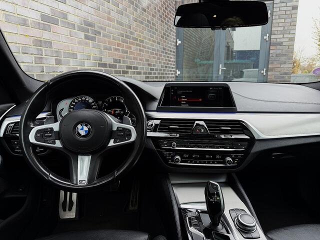 BMW 5-SERIE 530i X-DRIVE TOURING M-SPORT - PANO - LEDER