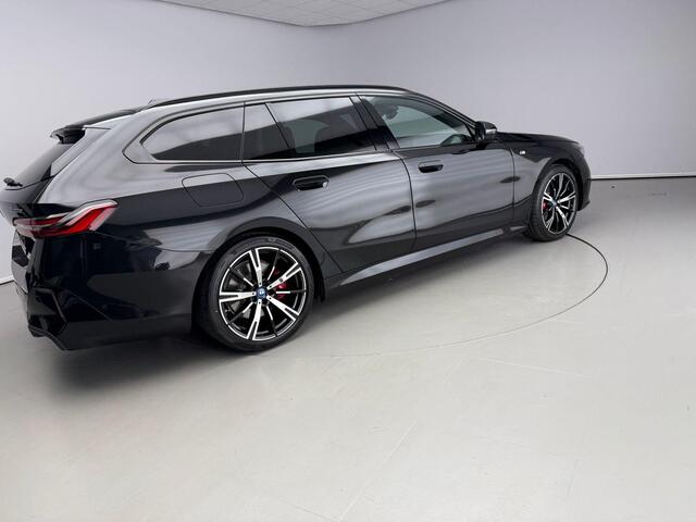 BMW 5-SERIE Touring 530e | M-Sportpakket | LED | HUD | Trekhaak | Active cruise | DAB | Harman-kardon sound | Alu 20 inch