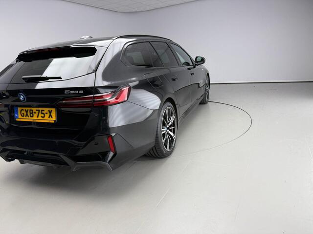 BMW 5-SERIE Touring 530e | M-Sportpakket | LED | HUD | Trekhaak | Active cruise | DAB | Harman-kardon sound | Alu 20 inch
