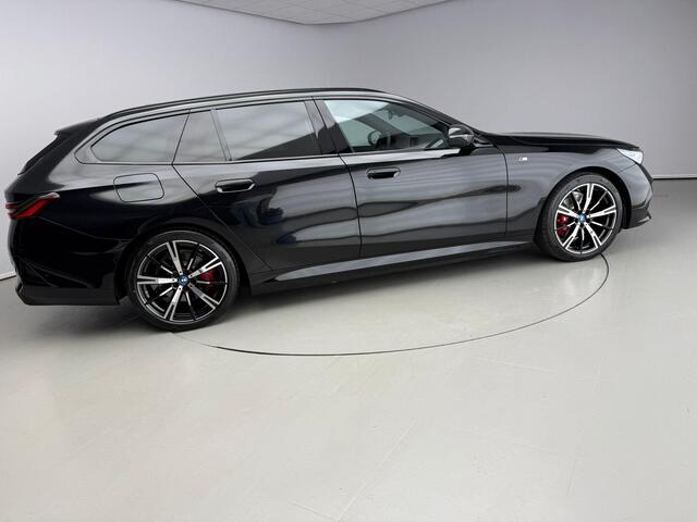 BMW 5-SERIE Touring 530e | M-Sportpakket | LED | HUD | Trekhaak | Active cruise | DAB | Harman-kardon sound | Alu 20 inch