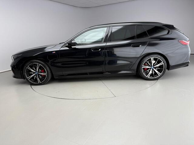 BMW 5-SERIE Touring 530e | M-Sportpakket | LED | HUD | Trekhaak | Active cruise | DAB | Harman-kardon sound | Alu 20 inch