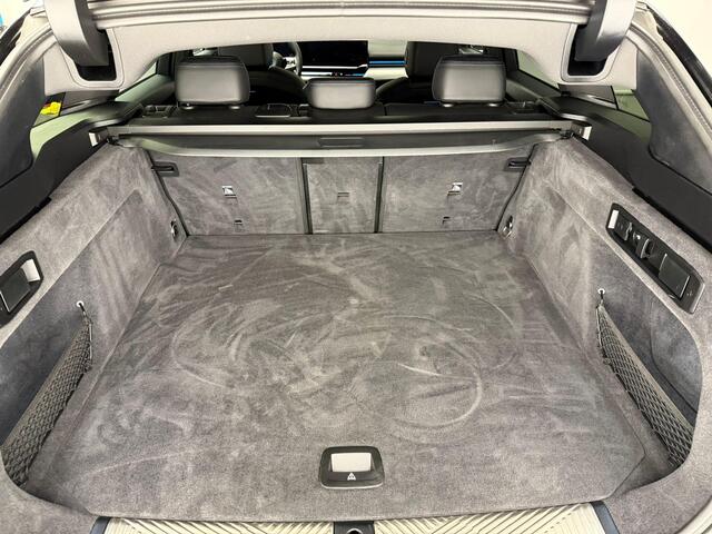 BMW 5-SERIE Touring 530e | M-Sportpakket | LED | HUD | Trekhaak | Active cruise | DAB | Harman-kardon sound | Alu 20 inch