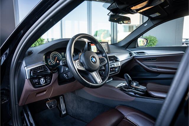 BMW 5-SERIE Touring 520i High Executive - M Sport | Panorama | Memory | HUD | Virtual