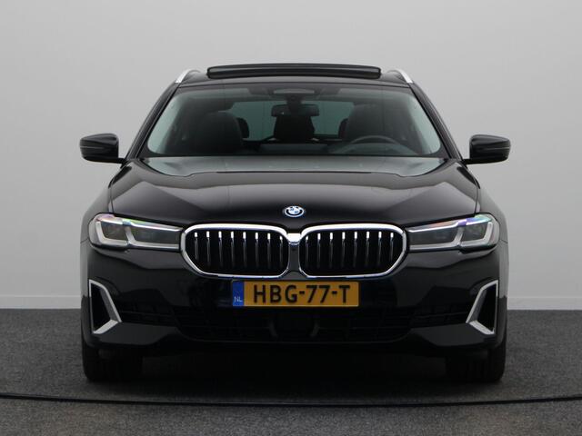 BMW 5-SERIE Touring 530e Business Edition Plus | verwarmde stoelen voor en achter | Head-Up Display| Panoramadak | memory stoelen |
