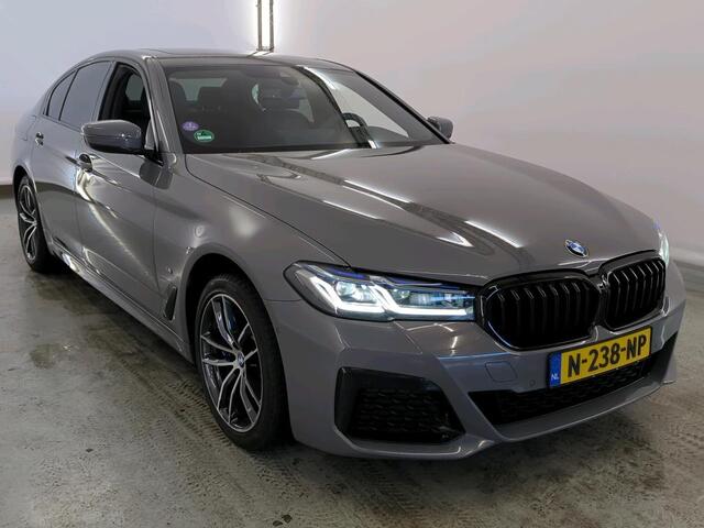 BMW 5-SERIE 520e M-Sport Panoramadak Laser Leer Comfort-Zetels