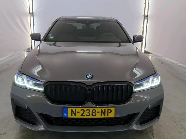 BMW 5-SERIE 520e M-Sport Panoramadak Laser Leer Comfort-Zetels