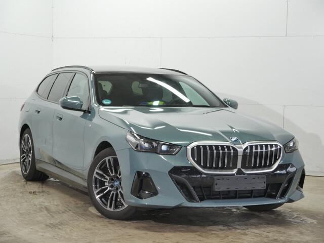 BMW 5-SERIE Touring 530e M-Sport | Panorama | Trekhaak | Driving Assistant Plus | | Active Seat Ventilation | Harman Kardon