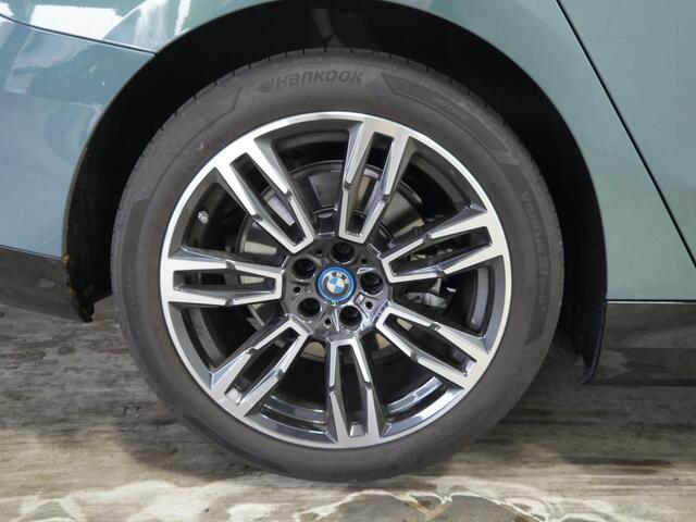 BMW 5-SERIE Touring 530e M-Sport | Panorama | Trekhaak | Driving Assistant Plus | | Active Seat Ventilation | Harman Kardon