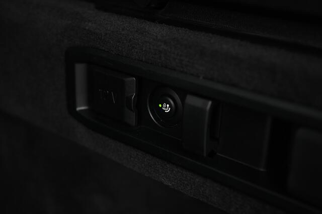 BMW 5-SERIE Touring 530e M Sport Automaat / Trekhaak / Adaptieve LED / Parking Assistant Plus / Stoelventilatie / Comfort Access / Live Cockpit Professional