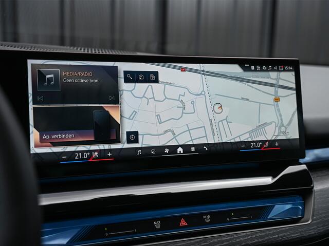 BMW 5-SERIE Touring 530e xDRIVE | M-SPORT | HARMAN/KAROND | PANORAMADAK | COMFORT ACCESS | TREKHAAK | SHADOW-LINE | DAB+ | ICONIC GLOW | ADAPTIVE LED | MEMORY SEATS | AMBIANCE INTERIEUR | ACTIVE CRUISE | DAB+ | M-SPORT SUSPENSION | MEMORY SEATS