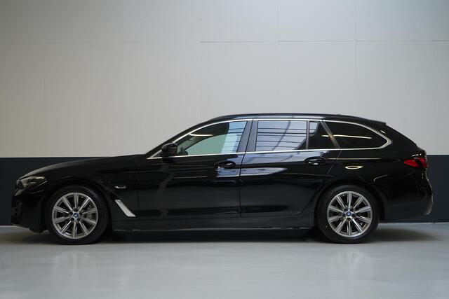 BMW 5-SERIE Touring 530e Business Edition Plus | Trekhaak | Stuurverwachting | Adaptive cruise | Navigatie