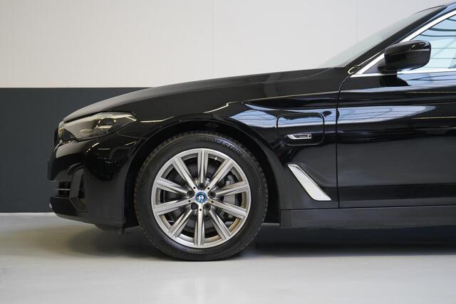 BMW 5-SERIE Touring 530e Business Edition Plus | Trekhaak | Stuurverwachting | Adaptive cruise | Navigatie