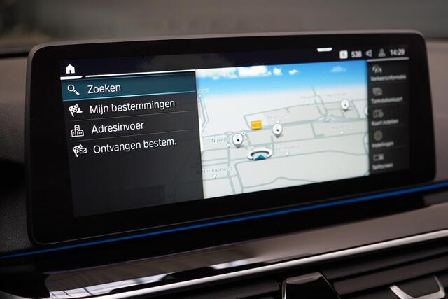 BMW 5-SERIE Touring 530e Business Edition Plus | Trekhaak | Stuurverwachting | Adaptive cruise | Navigatie