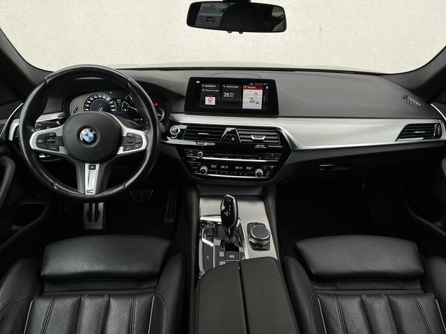 BMW 5-SERIE 520i Touring High Executive | M-Sportpakket | Stuurverwarming | Getint Glas Achter