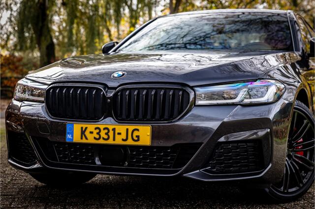 BMW 5-SERIE 545e xDrive M Sport Bowers & Wilkins Laser Vierwielbesturing Soft Close Schuifdak Individual