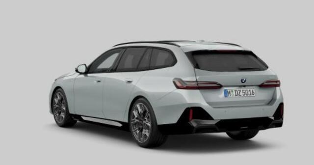 BMW 5-SERIE Touring 520i M Sport Pro - Panoramadak - Driving Assistant Plus - Getinte Ruiten - Elektrisch verwarmde voorstoelen - Harman Kardon - Active Guard - Elektrische verstelbare lendesteunen -