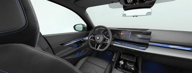 BMW 5-SERIE Touring 520i M Sport Pro - Panoramadak - Driving Assistant Plus - Getinte Ruiten - Elektrisch verwarmde voorstoelen - Harman Kardon - Active Guard - Elektrische verstelbare lendesteunen -