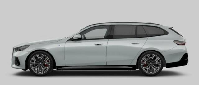 BMW 5-SERIE Touring 520i M Sport Pro - Panoramadak - Driving Assistant Plus - Getinte Ruiten - Elektrisch verwarmde voorstoelen - Harman Kardon - Active Guard - Elektrische verstelbare lendesteunen -