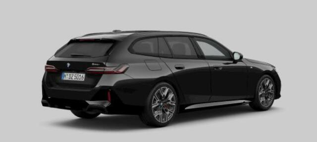 BMW 5-SERIE Touring 520i M Sport Pro - Panoramadak - Driving Assistant Plus - Getinte Ruiten - Elektrisch verwarmde voorstoelen - Harman Kardon - Active Guard - Elektrische verstelbare lendesteunen -