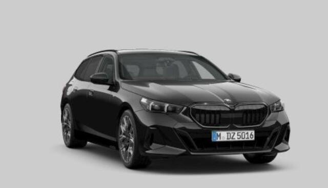 BMW 5-SERIE Touring 520i M Sport Pro - Panoramadak - Driving Assistant Plus - Getinte Ruiten - Elektrisch verwarmde voorstoelen - Harman Kardon - Active Guard - Elektrische verstelbare lendesteunen -