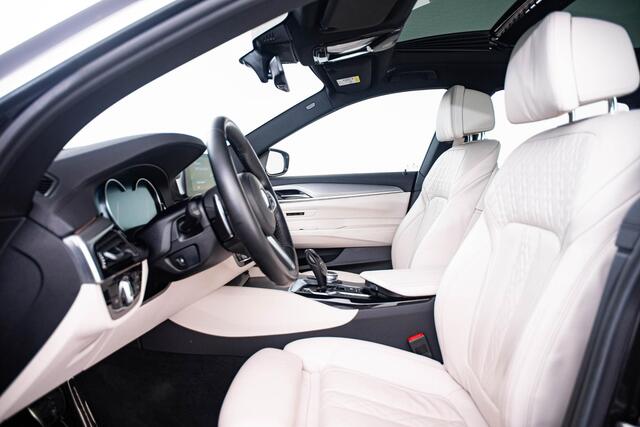 BMW 6-SERIE Gran Turismo 630d High Executive M Sport - Panoramadak - Comfort Access - Soft close - Parking/Driving Assistant Plus - Comfortstoelen - Elektrisch verwarmde voorstoelen - Head up - Harman Kardon -