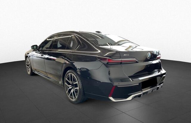 BMW 7-SERIE 740d xDrive M-Sport PanoSky ACC Head-Up SurroundView