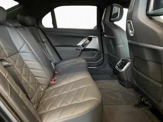BMW 7-SERIE 740d xDrive M-Sport PanoSky ACC Head-Up SurroundView