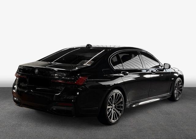 BMW 7-SERIE 745Le xDrive High Executive M-Sport ACC Massage Stoelkoeling Panoramadak Head-Up Entertainment