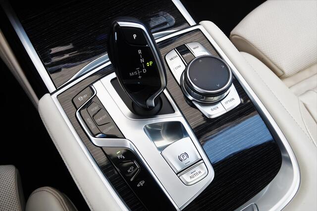 BMW 7-SERIE 740Ld xDrive High Executive M-PAKKET/ MASSAGE/ PANO/ DEALER OND/ VOL!