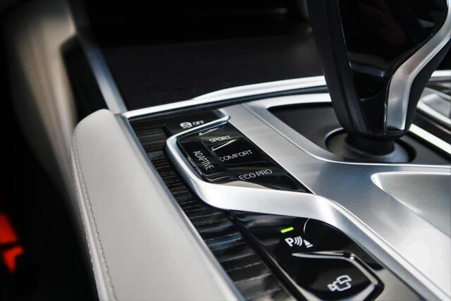 BMW 7-SERIE 740Ld xDrive High Executive M-PAKKET/ MASSAGE/ PANO/ DEALER OND/ VOL!