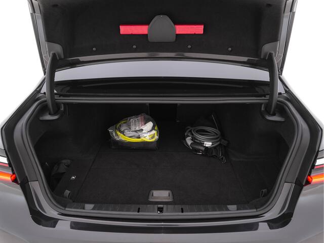 BMW 7-SERIE 745e High Executive (INCL-BTW) *LASER-LED | EXCLUSIV-NAPPA-LEATHER | HEAD-UP | SOFT-CLOSE | BLIND-SPOT | MEMORY-PACK | DIGI-COCKPIT | KEYLESS | DAB+ | CAMERA | COMFORT-SEATS | AMBIENT-LIGHT | DAB | CARPLAY | 18"