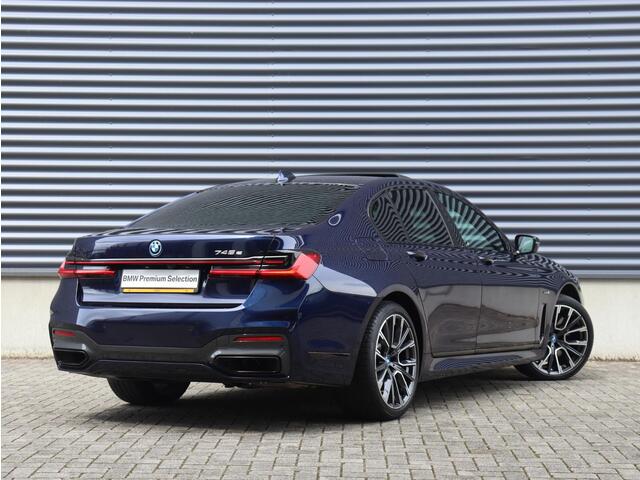 BMW 7-SERIE 745e | High Executive | M Sportpakket incl. Design Pure Excellence | Panodak | Head-Up | Comfortstoelen Achter | Harman Kardon | Soft Close | 20'' LMV