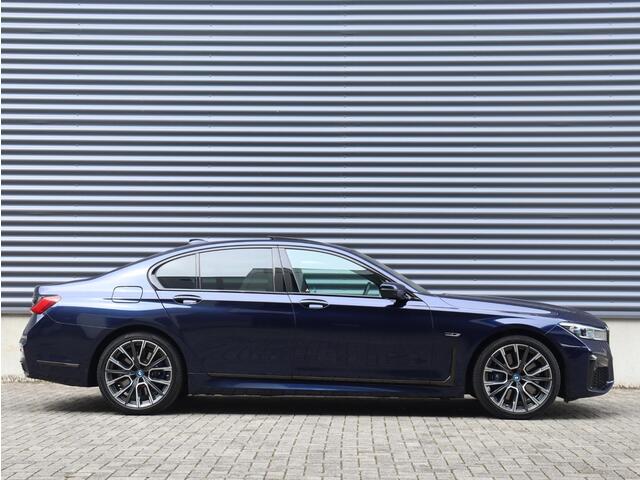 BMW 7-SERIE 745e | High Executive | M Sportpakket incl. Design Pure Excellence | Panodak | Head-Up | Comfortstoelen Achter | Harman Kardon | Soft Close | 20'' LMV