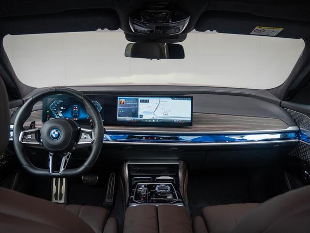 BMW 7-SERIE Sedan M760e | M Sportpakket | Innovation Pack | Connoisseur Pack | Executive Drive Pro | Executive Lounge | Driving Assistant Professional | Trekhaak