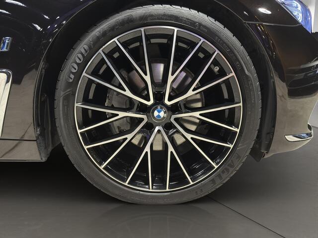 BMW 7-SERIE 740e IPerformance Massage | Laser-LED koplampen | Head-Up | Schuif/Kanteldak | Soft-close | 20" Velg | Camera |