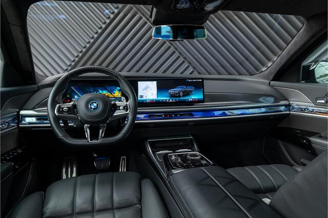 BMW 7-SERIE M760e xDrive M-sport Pro Sky Lounge KristalKopl. Connois.Pakket Exe.LoungePakket Achteras. Bomvol!