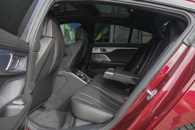 BMW 8-SERIE Gran Coupé 840i 333pk M-sport xDrive Panoramadak M8 seats Bowers&Wilkins Stoelkoeling Aventurin Rot 20" LMV