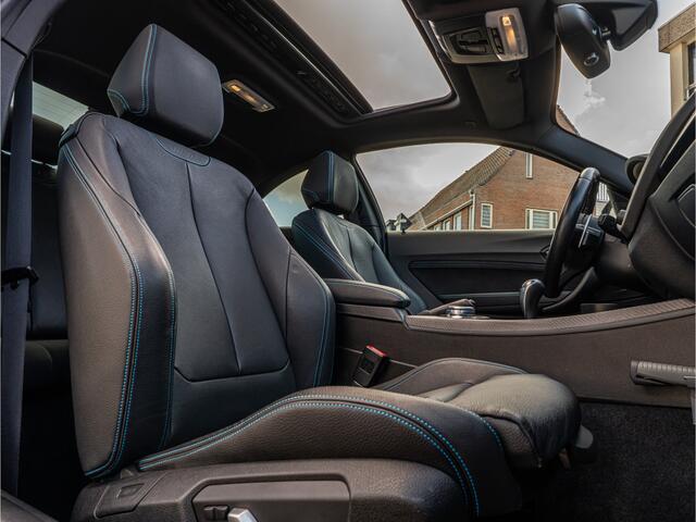 BMW M2 2-serie Coupé DCT PANO ELEK STOEL CAMERA APPLE CARPLAY FE UITLAAT CARBON PAKKET BOMVOL!!!