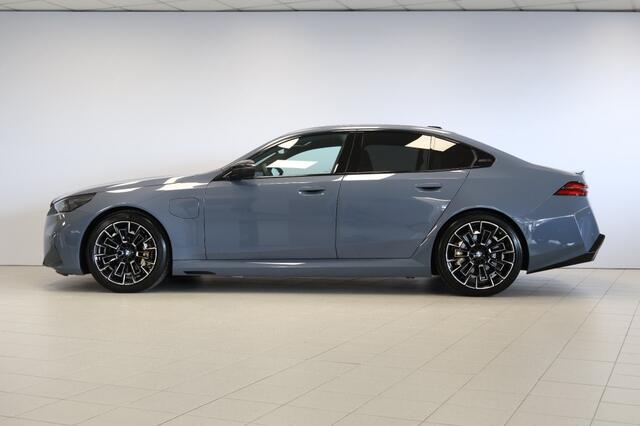 BMW M5 Sedan - Ultimate Pack - Keramische Remmen - Carbon Pack