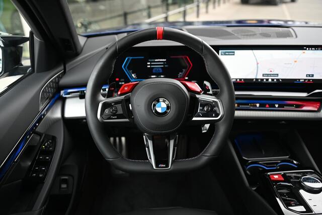 BMW M5 5 Serie Automaat / Panoramadak / Stoelventilatie / Bowers & Wilkins / M Multifunctionele voorstoelen / Adaptieve LED / Parking Assistant Plus / Driving Assistant Professional