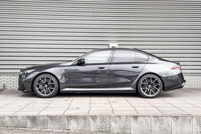 BMW M5 Sedan M Driver's Pack / Comfort Pack / Panoramadak / Driving Assistant Professional / Parking Assistant Professional