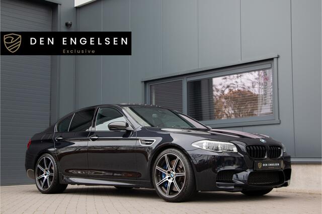 BMW M5 Competition Edition 1/200 600PK | Collectors Item | Full Option| B&O | Pano | Head Up | Softclose | Carbon | Camera | Lane & Side Assist | Stuurverwarming | Alcantara | Sportuitlaat | Dealer O.H. | Memory | Zonneschermen + Achteruit | Dab+ | 20"| Cruise C