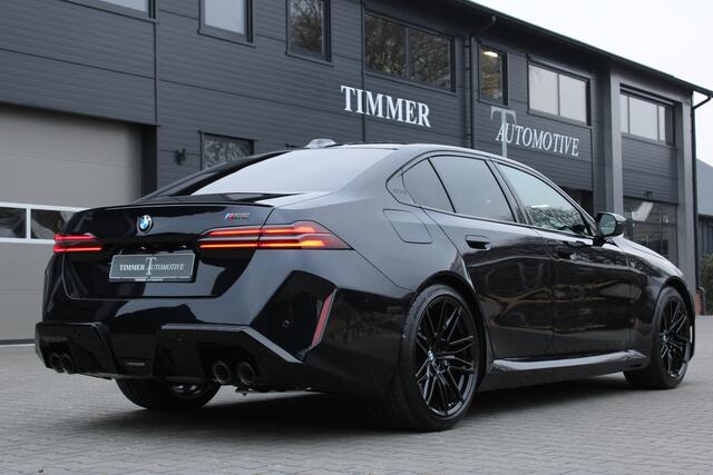 BMW M5 5-serie Sedan - Zwart leder - Panoramadak 20 inch 951M - Bowers & Wilkins