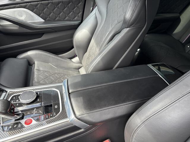 BMW M8 8-serie Gran Coupé Competition, all black.