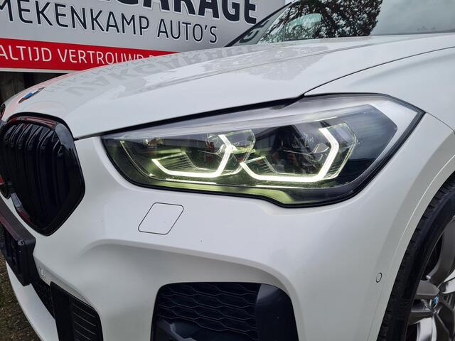 BMW X1 xDrive25e High Executive M Sport 18"/Panoramadak/Head-up/Adaptieve cruise/Sportstoelen/Stoelverwarming/Camera/LED/Keyless/PDC v+a